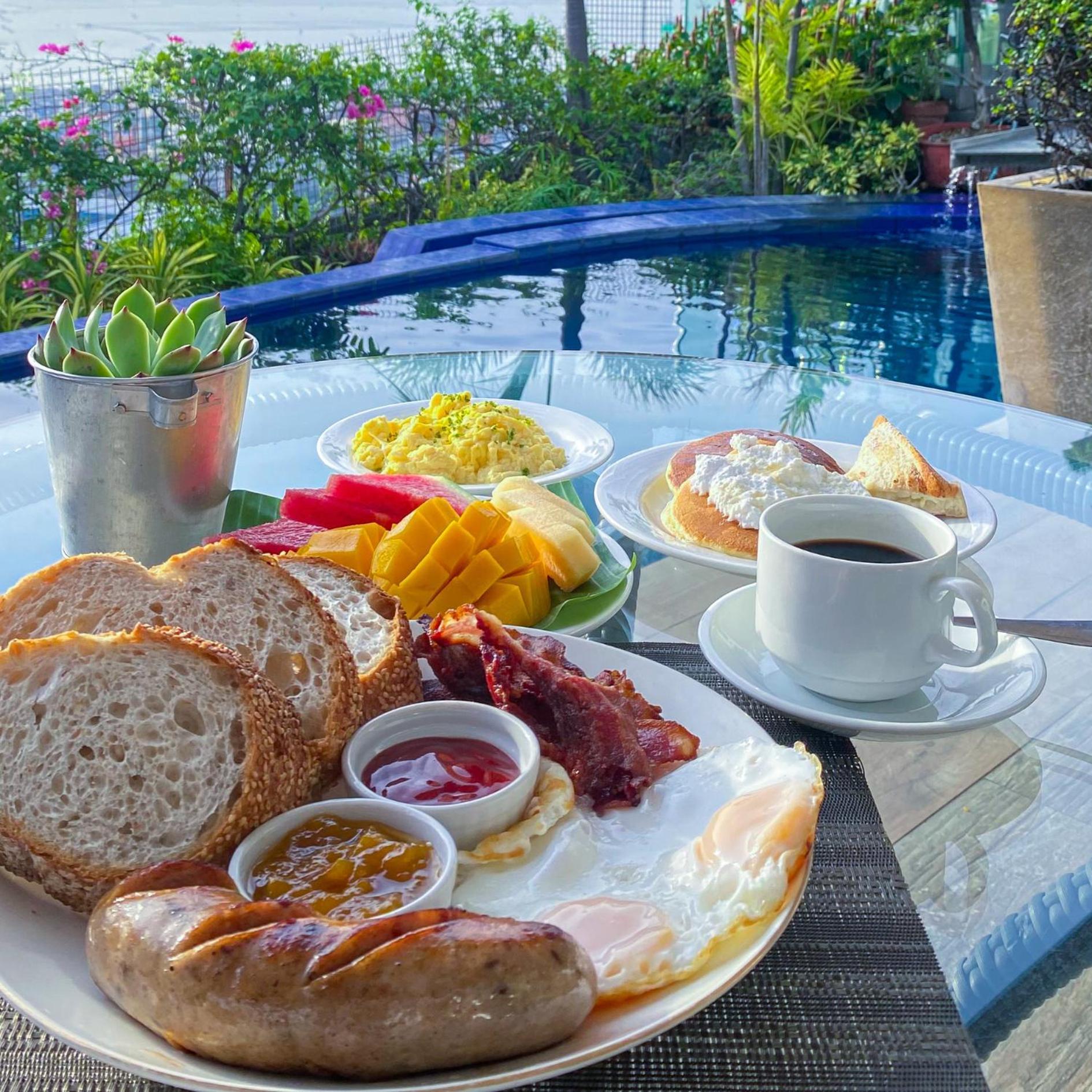 Vivere Hotel And Resorts Muntinlupa City Exteriör bild