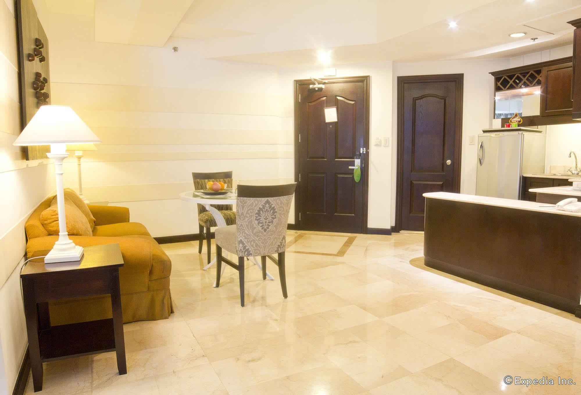 Vivere Hotel And Resorts Muntinlupa City Exteriör bild