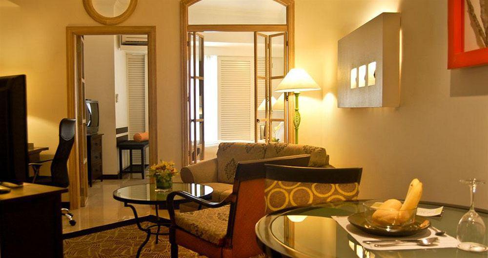 Vivere Hotel And Resorts Muntinlupa City Exteriör bild
